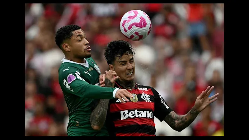 Cầu thủ của Palmeiras tạo ra cơ hội ghi bàn trước Flamengo trong trận đấu quyết định.